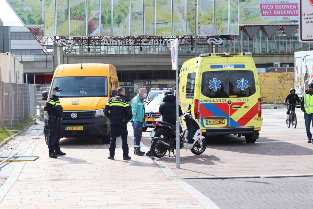 Voetganger gewond door aanrijding met scooterrijder