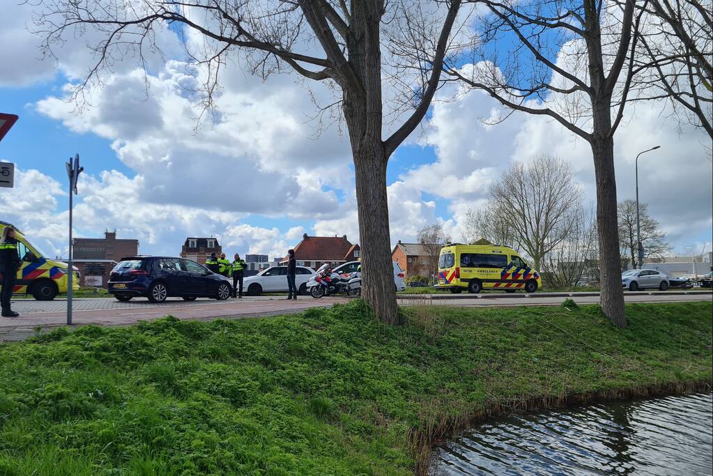 Scooterrijdster gewond bij botsing met auto