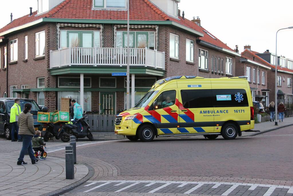 Maaltijdberzorger onderuit met scooter
