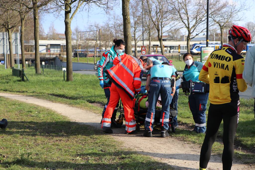 Traumahelikopter landt voor gewonde paardrijdster