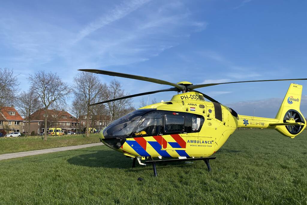 Traumahelikopter landt voor gewonde paardrijdster