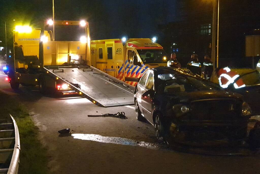 Auto vliegt over de kop