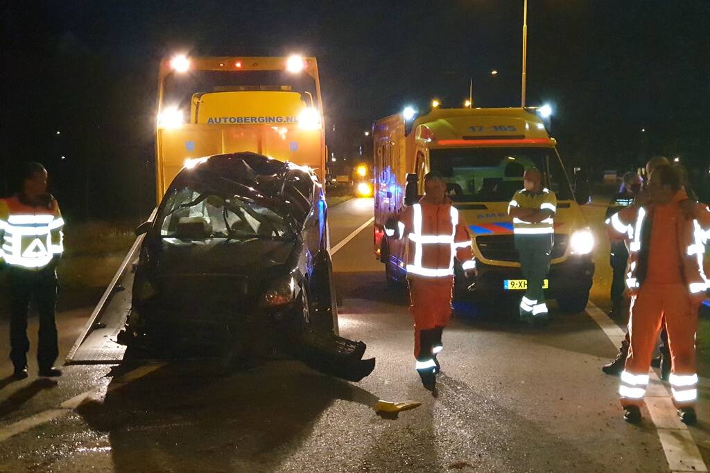 Auto vliegt over de kop