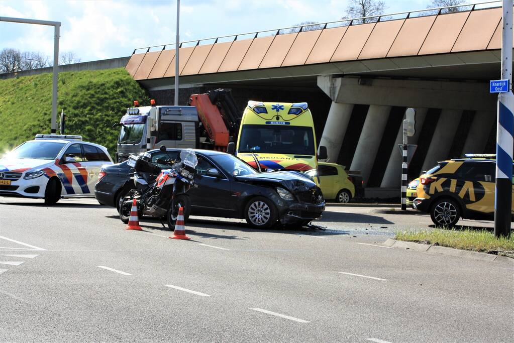 Twee auto's betrokken bij ongeluk op kruising
