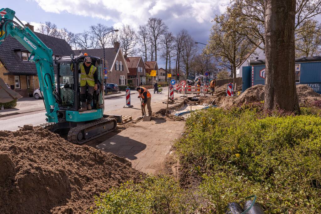Waterleiding opengebarsten bij werkzaamheden
