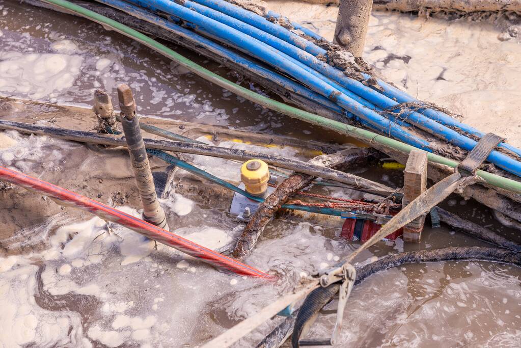 Waterleiding opengebarsten bij werkzaamheden