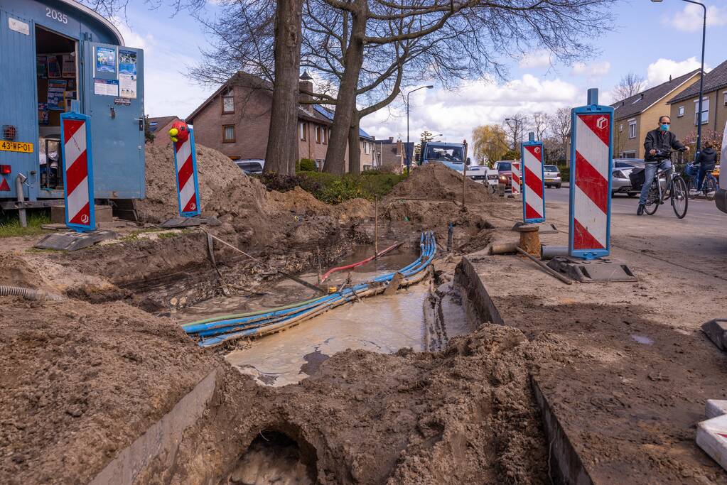 Waterleiding opengebarsten bij werkzaamheden