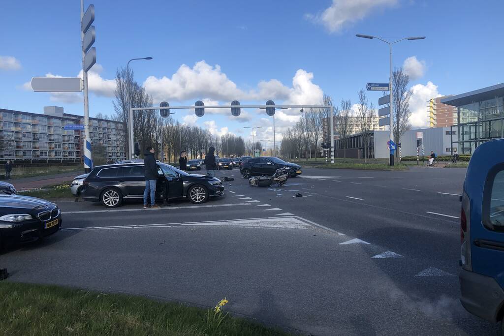 Ongeval tussen auto en motor