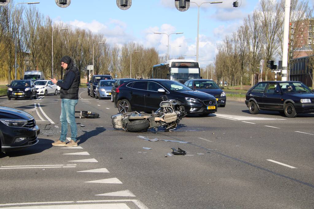 Ongeval tussen auto en motor