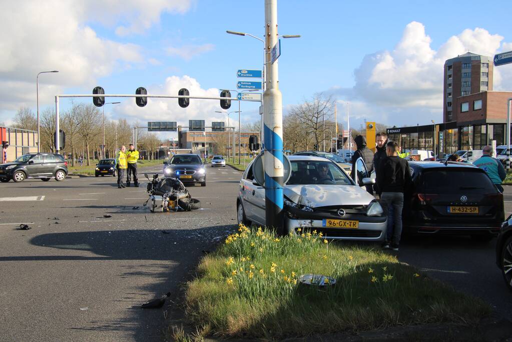 Ongeval tussen auto en motor