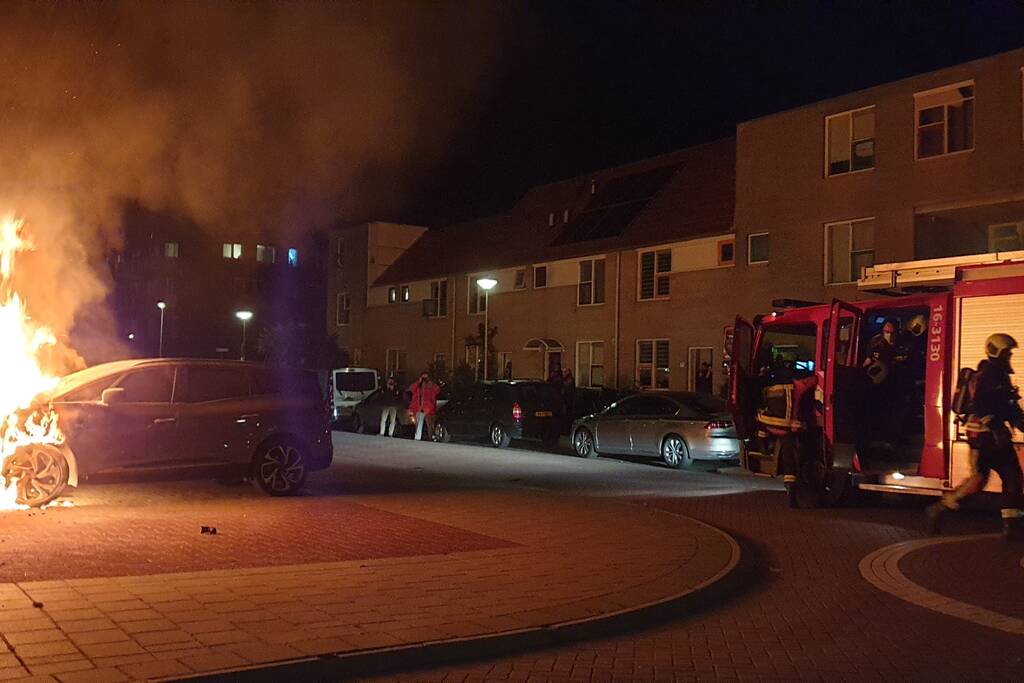 Auto gaat in vlammen op