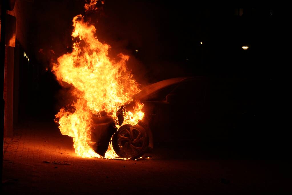 Auto gaat in vlammen op