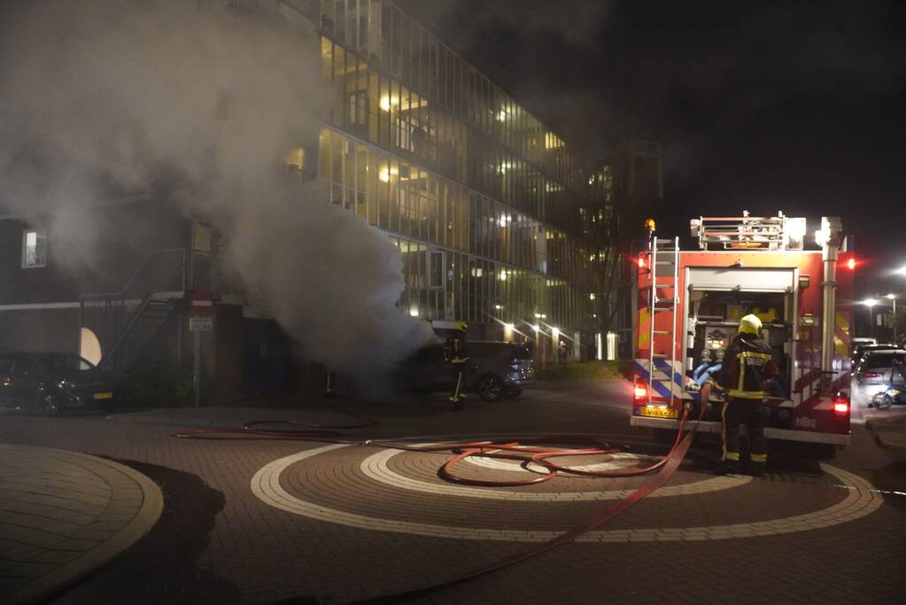 Auto gaat in vlammen op
