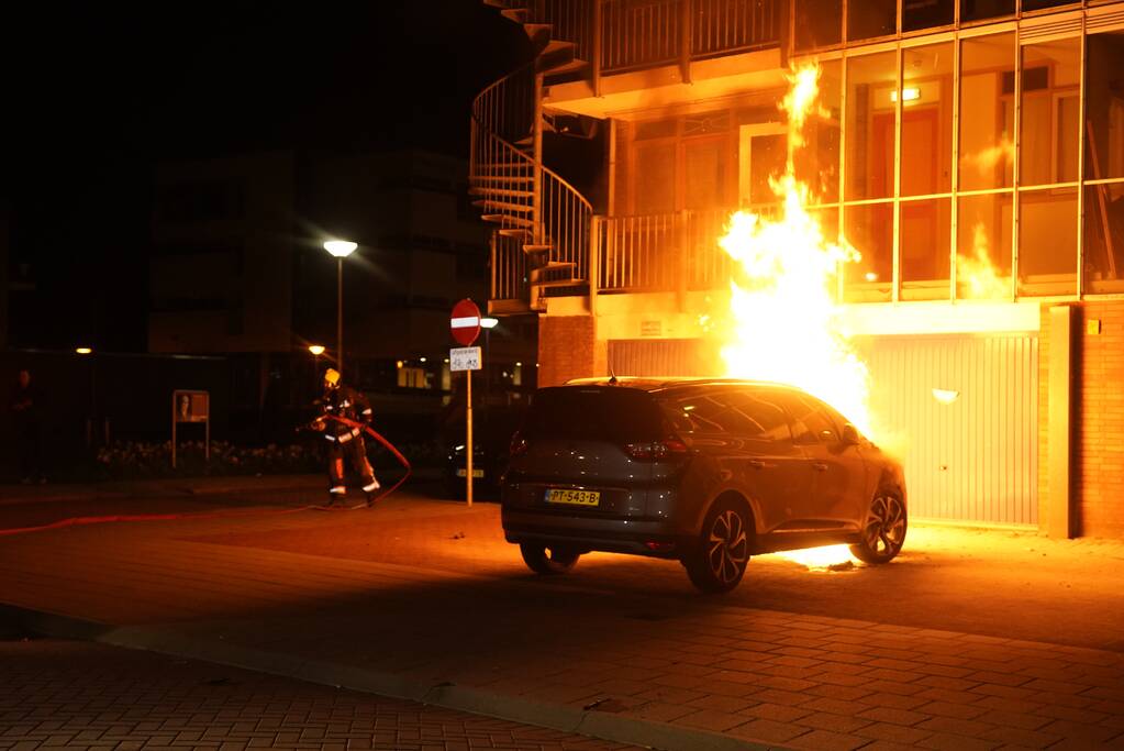 Auto gaat in vlammen op