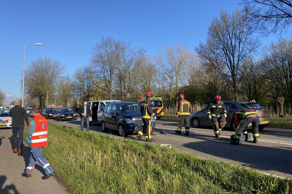 Taxibus met kinderen betrokken bij ongeluk
