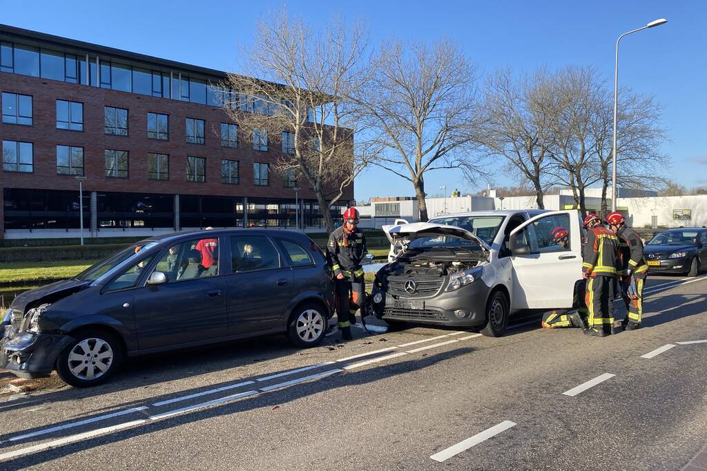 Taxibus met kinderen betrokken bij ongeluk
