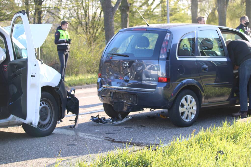 Taxibus met kinderen betrokken bij ongeluk