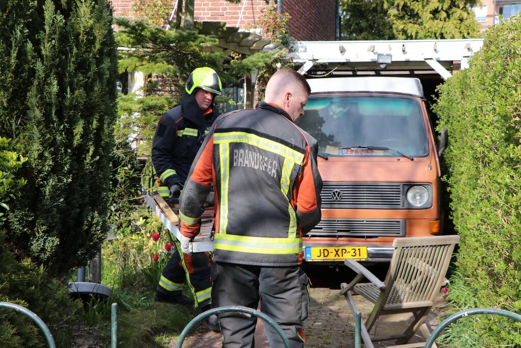 Persoon gewond bij brand in garage