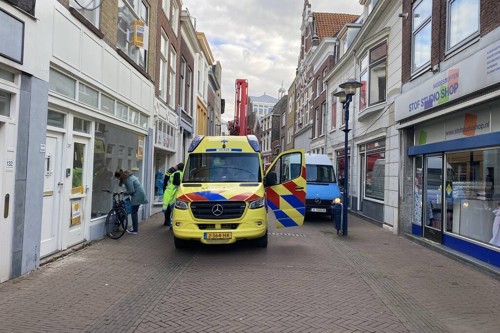 Persoon gewond na steekincident in woning