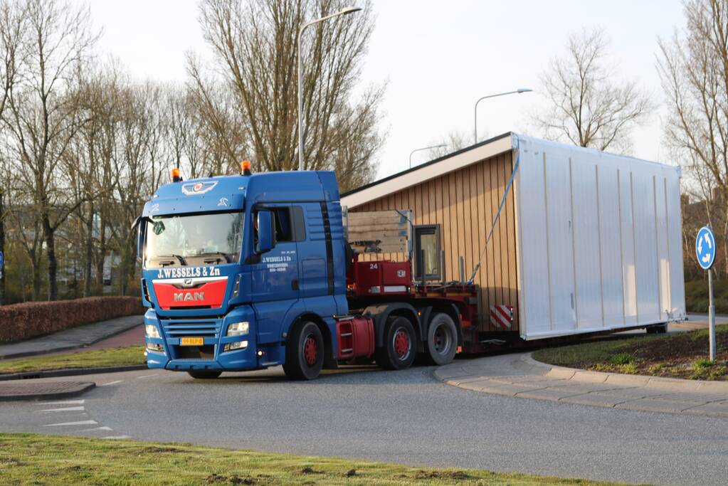 Wegen tijdelijk afgesloten door rijdende woningen