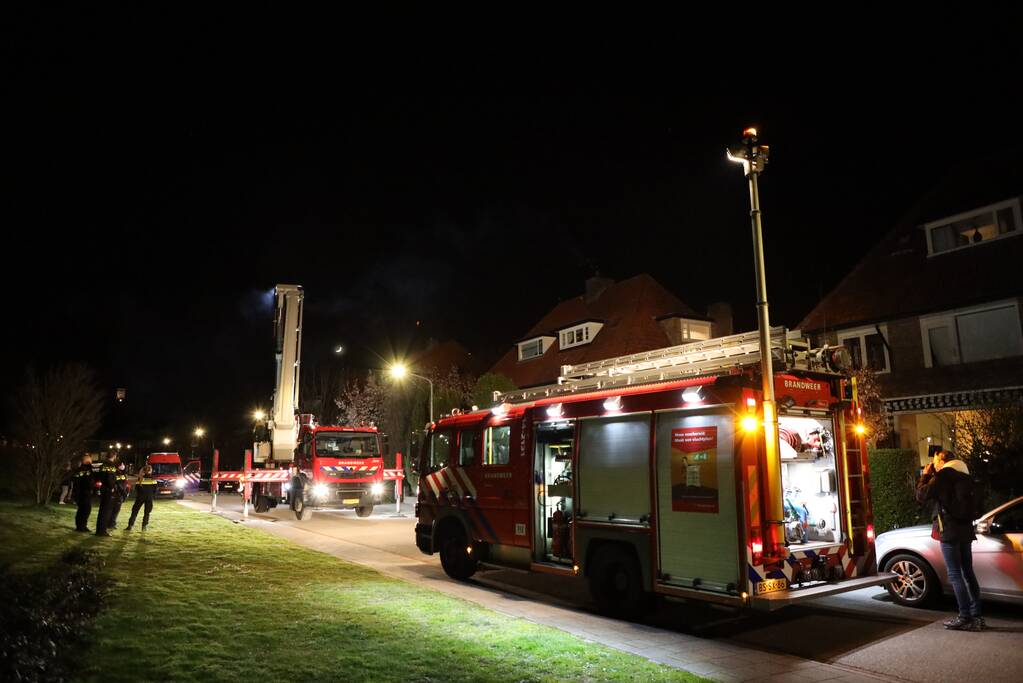 Veel rook door schoorsteenbrand