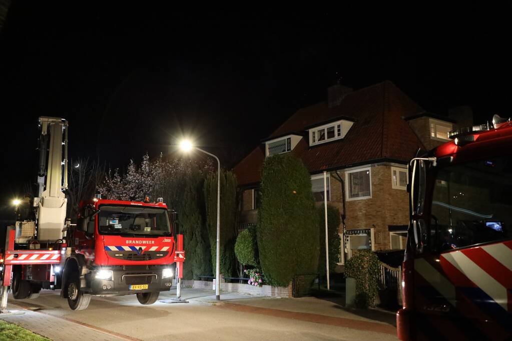 Veel rook door schoorsteenbrand