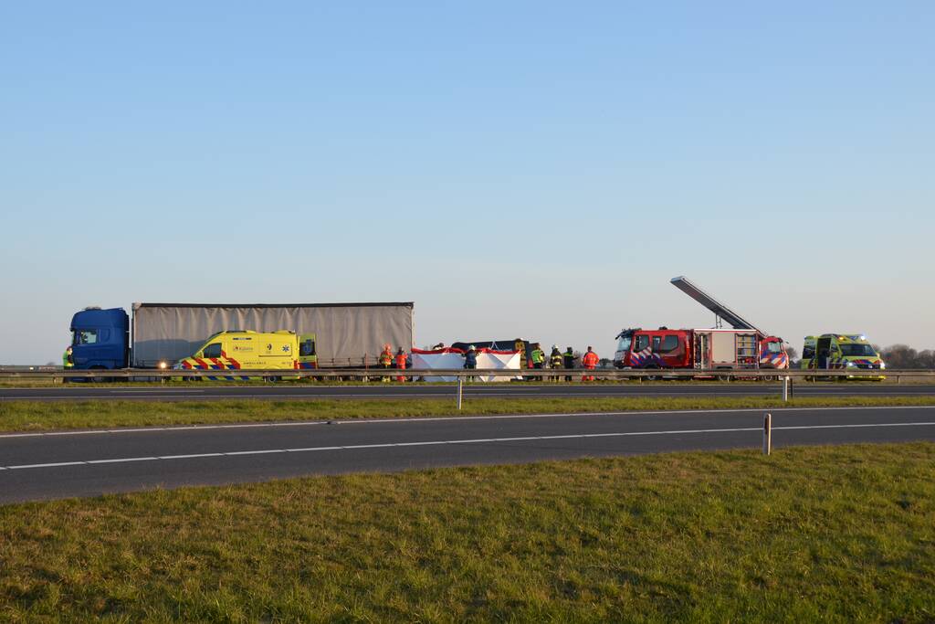 Ernstige aanrijding tussen bestelbus vrachtwagen