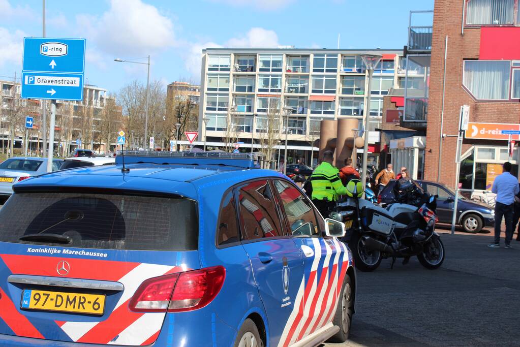 Scooterrijdster gewond bij verkeersongeval