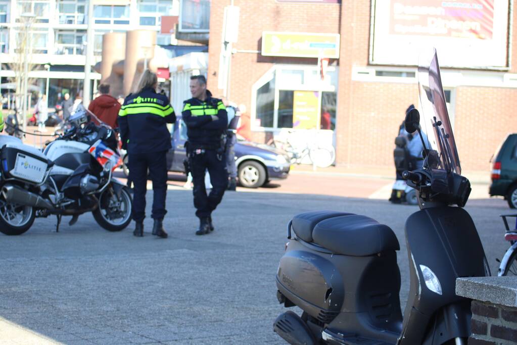 Scooterrijdster gewond bij verkeersongeval