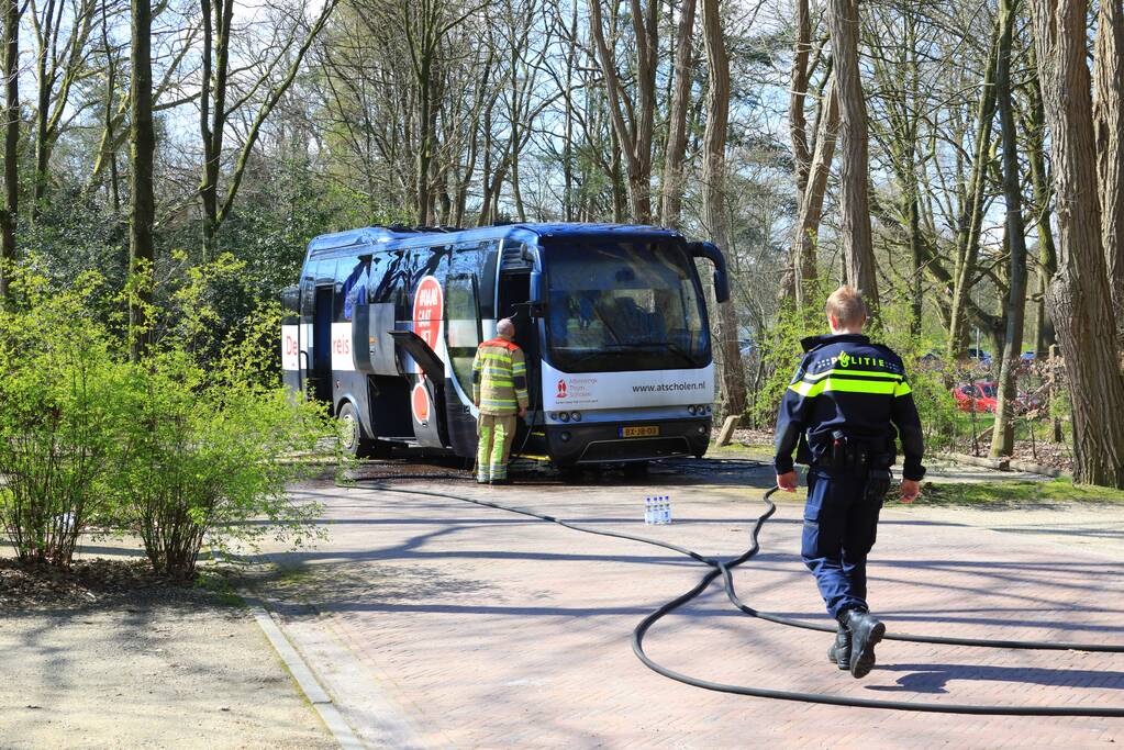 Toeringcar zwaar beschadigd door brand