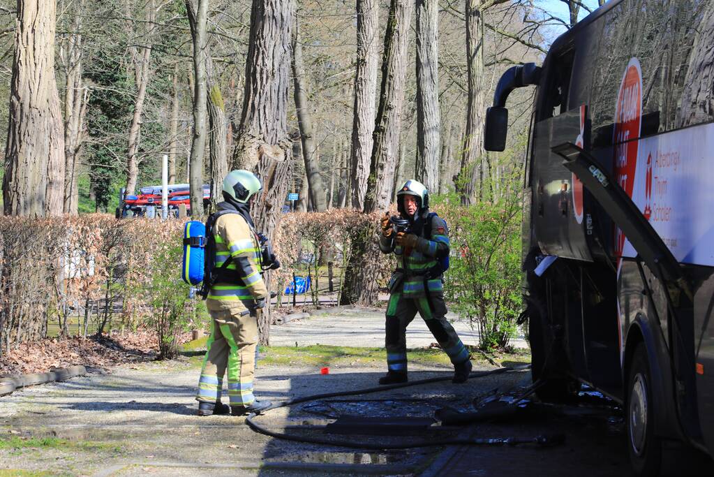 Toeringcar zwaar beschadigd door brand