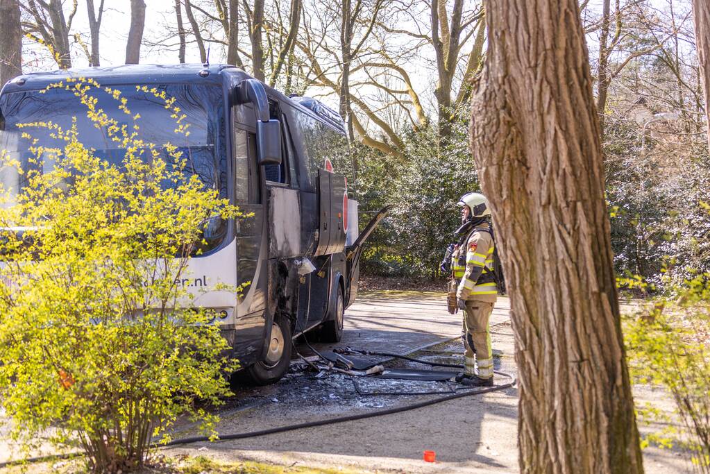 Toeringcar zwaar beschadigd door brand