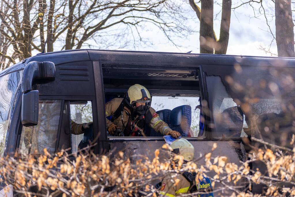 Toeringcar zwaar beschadigd door brand