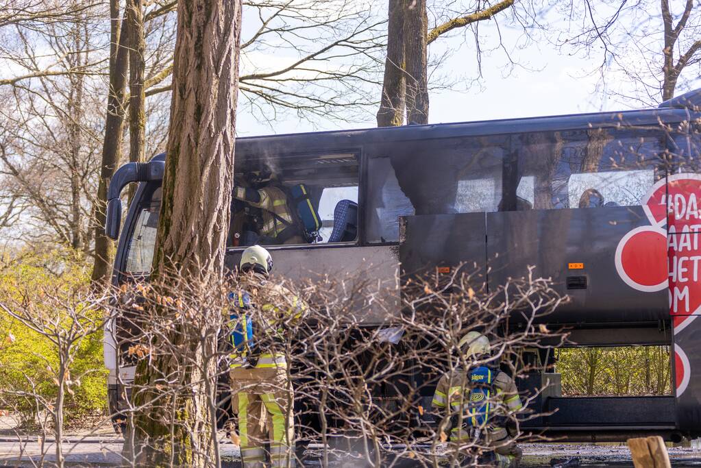 Toeringcar zwaar beschadigd door brand