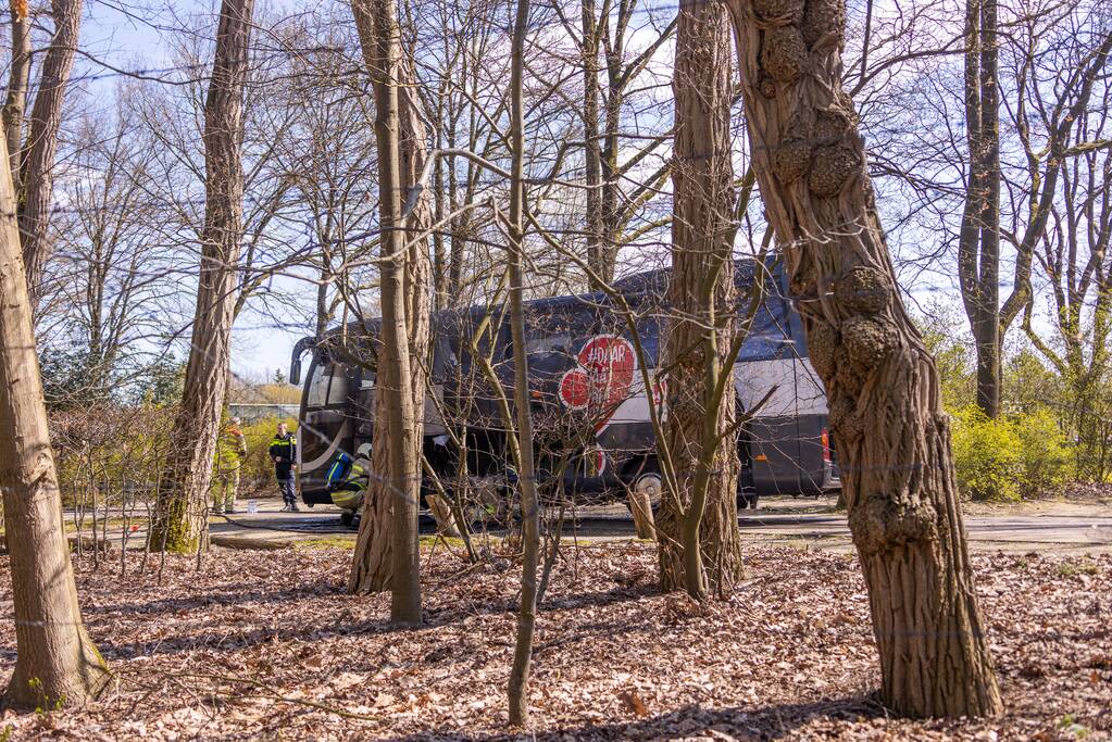 Toeringcar zwaar beschadigd door brand