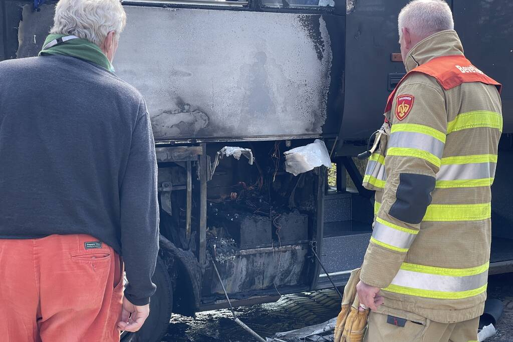 Toeringcar zwaar beschadigd door brand