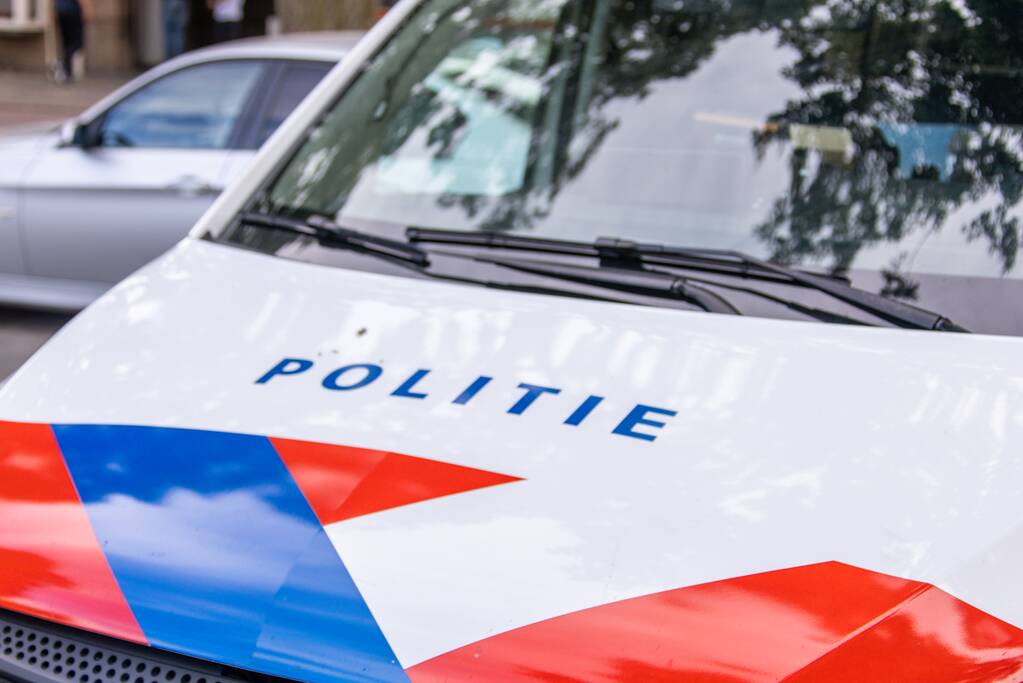 Politie pakt dure auto af