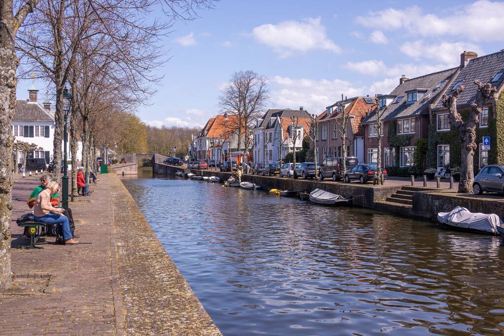 Bootje slaat om in oude stadshaven