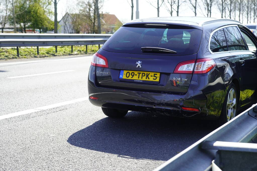 Bestuurder gecontroleerd na kop-staart ongeluk