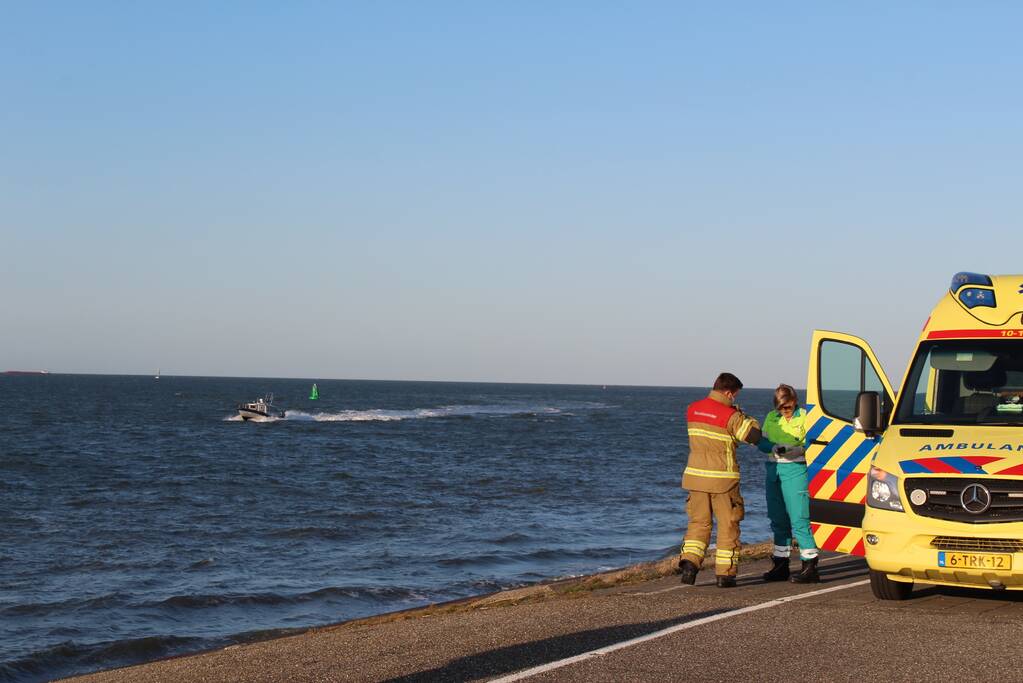 Vaarverkeer stilgelegd door zoekactie naar persoon in water
