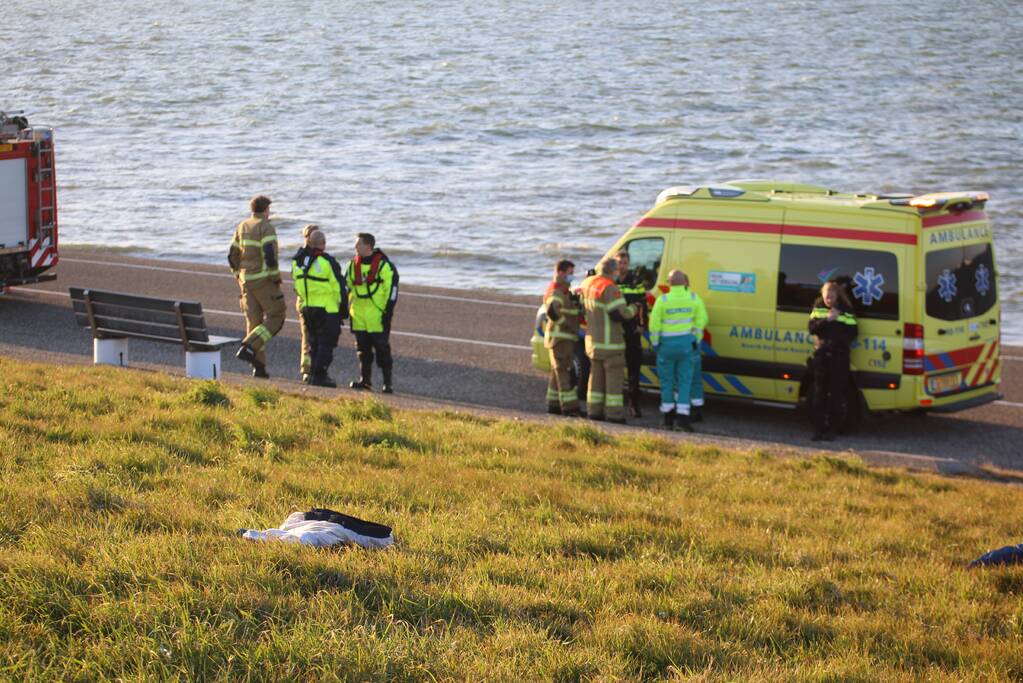 Vaarverkeer stilgelegd door zoekactie naar persoon in water