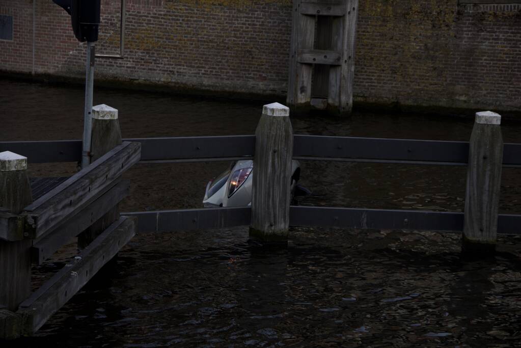 Auto kopje onder door vergeten handrem