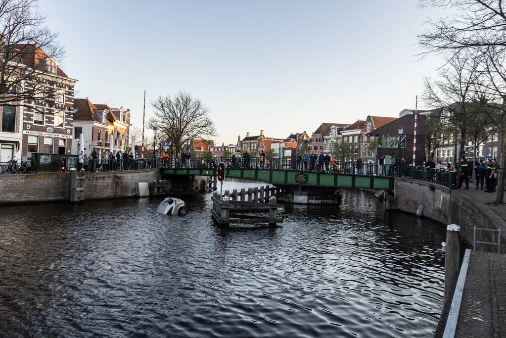 Auto kopje onder door vergeten handrem