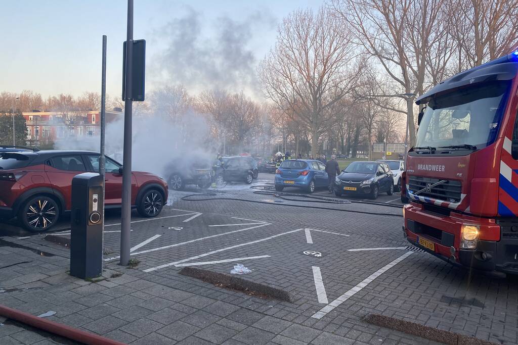 Auto volledig verwoest door brand
