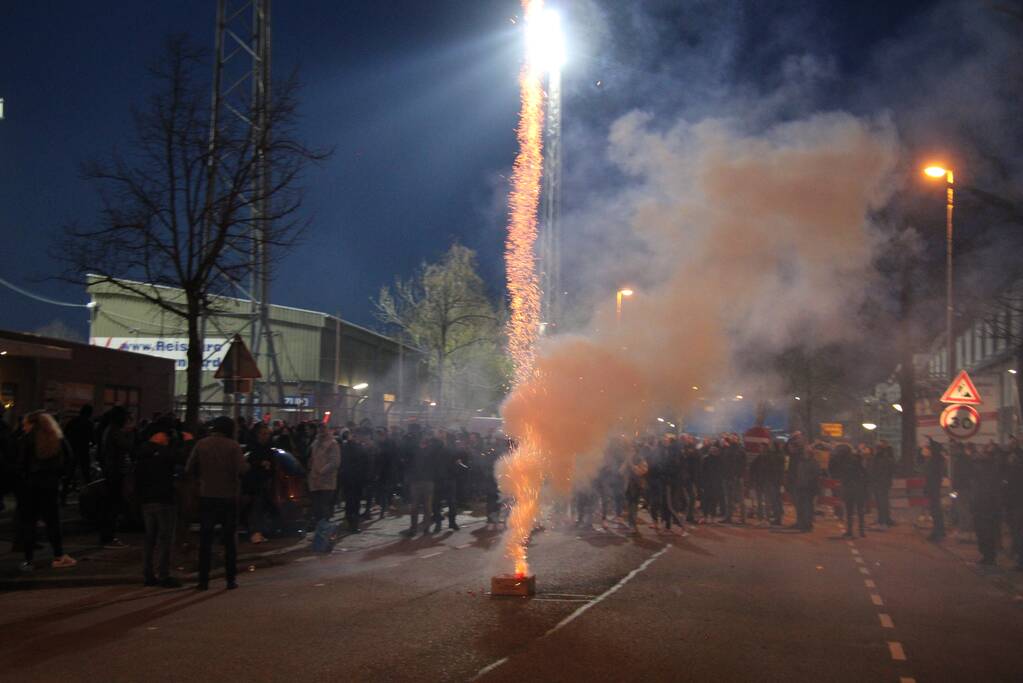 Honderden fans op straat na promotie SC Cambuur