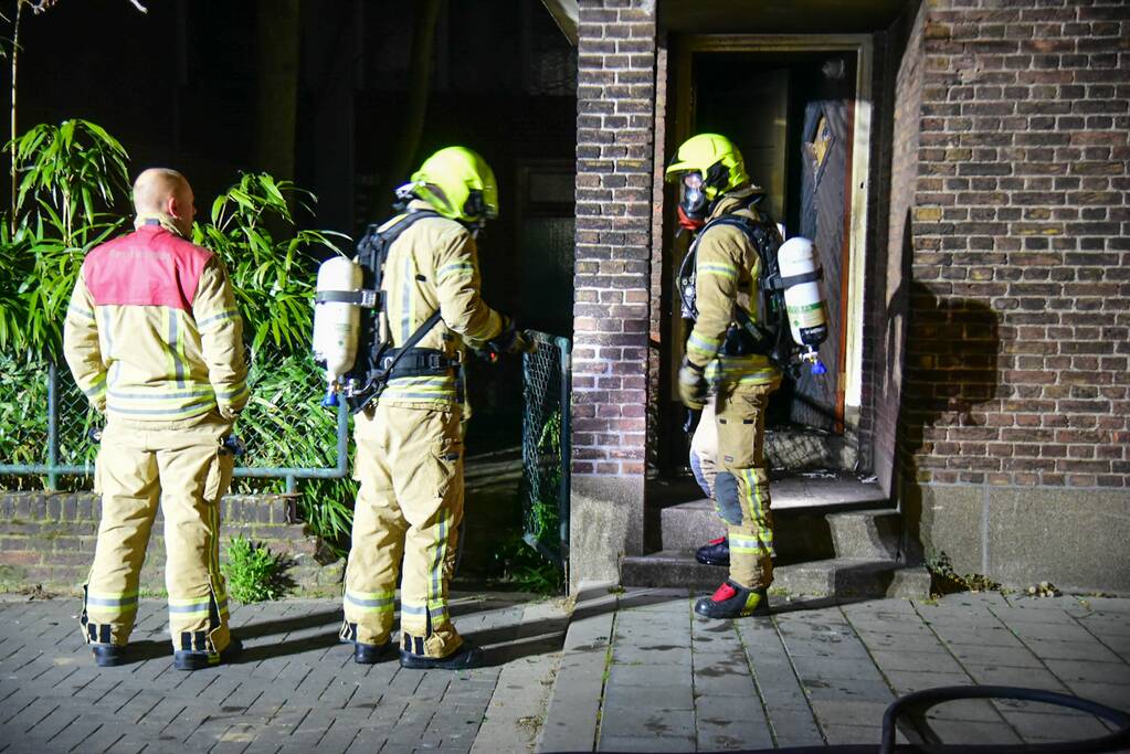 Brand in portiek van woning