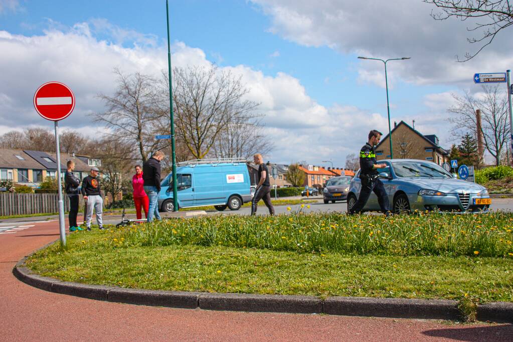 Mountainbiker geschept door auto