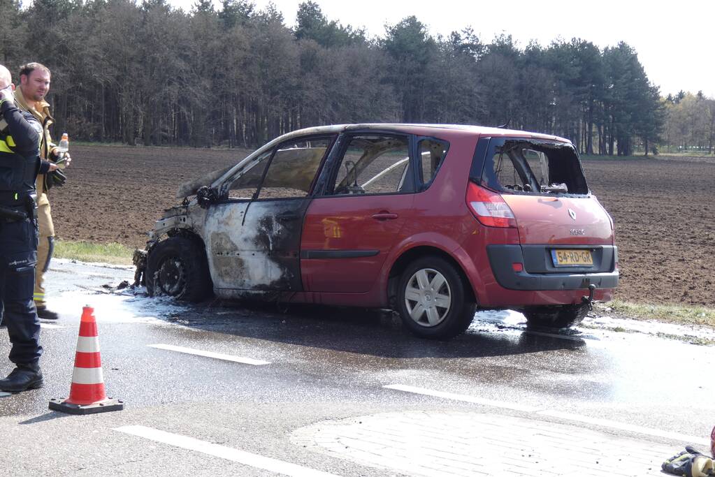 Auto verwoest door brand
