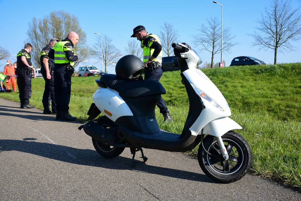 Scooterrijder zwaargewond bij eenzijdig ongeval