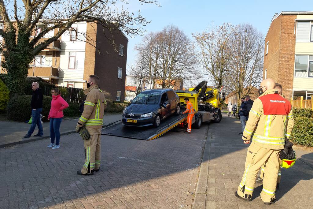 Auto slaat over de kop